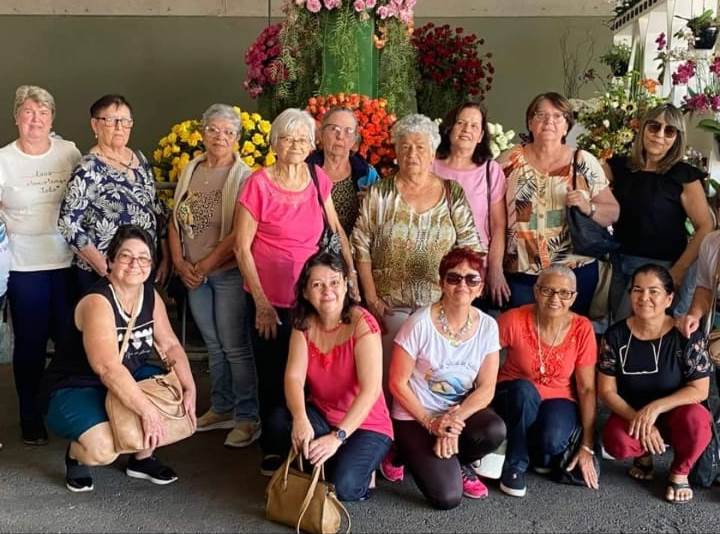 Grupos da Melhor Idade de Aguaí visitam a Expoflora Prefeitura