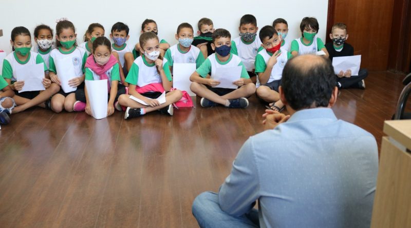 Membros do IE visitam colégio São Luiz - Instituto de Engenharia