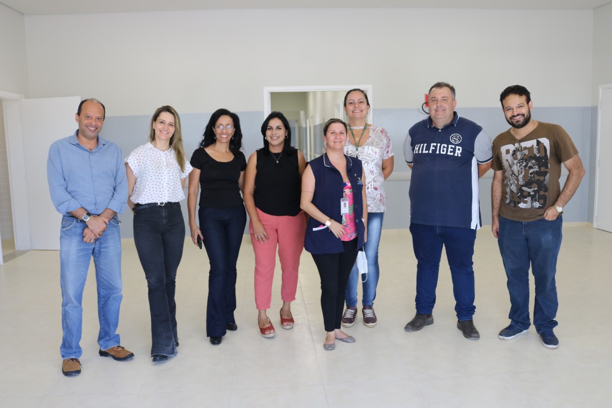 Membros do IE visitam colégio São Luiz - Instituto de Engenharia
