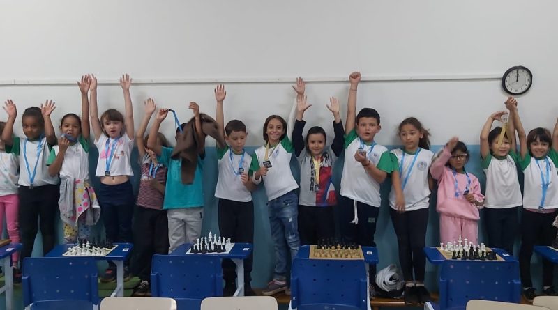 Escola Joaquim Giraldi sedia Festival Escolar de Xadrez